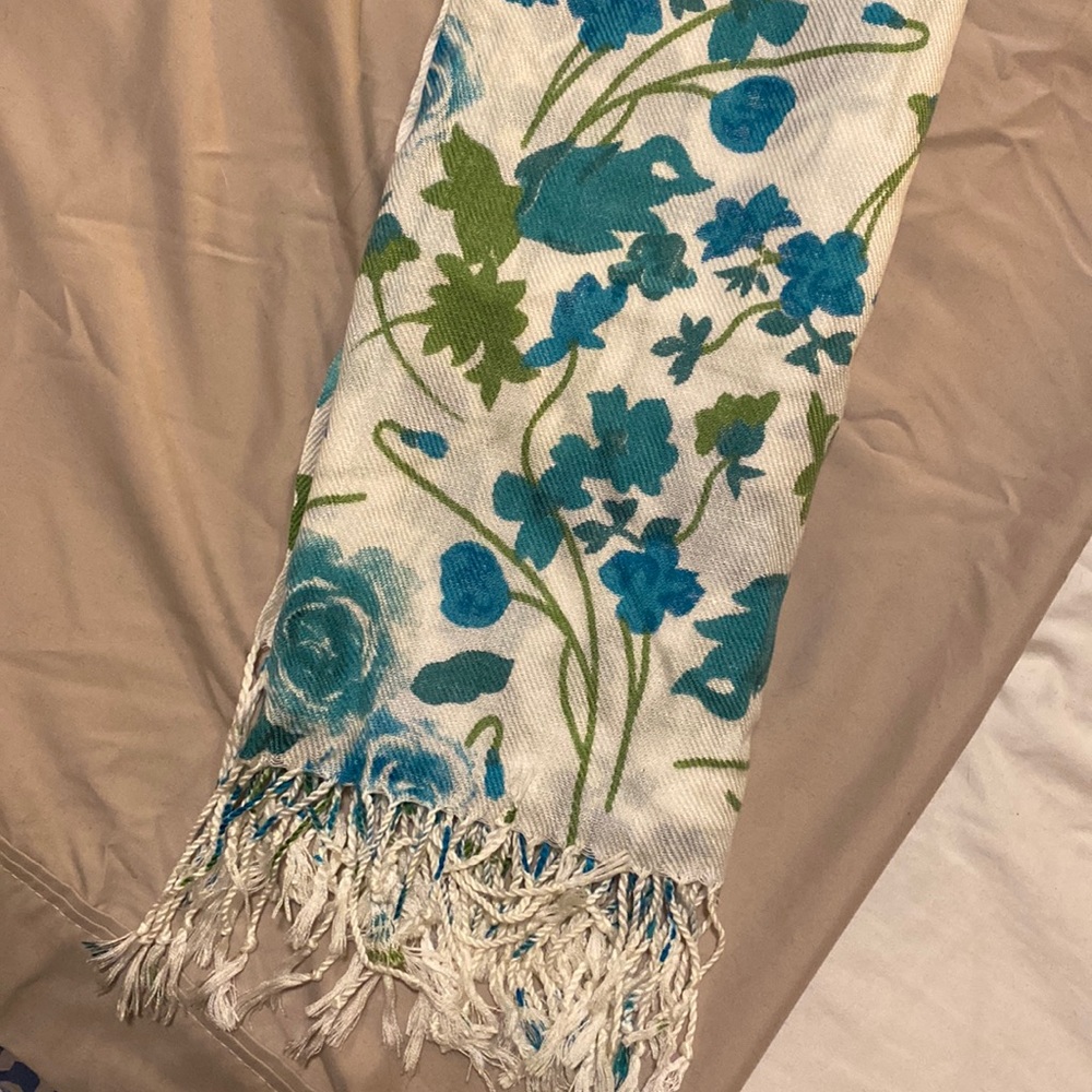 Beautiful print pashmina!